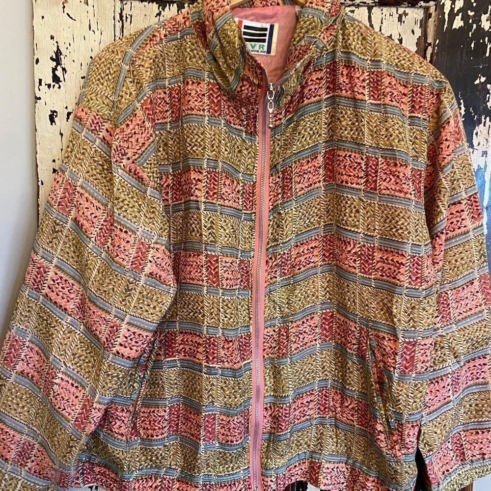 Women’s vintage Div Rousso Apparel Group nylon windbreaker jacket. Size small.